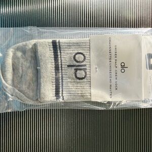 ALO Yoga Light Gray Unisex Crew Socks